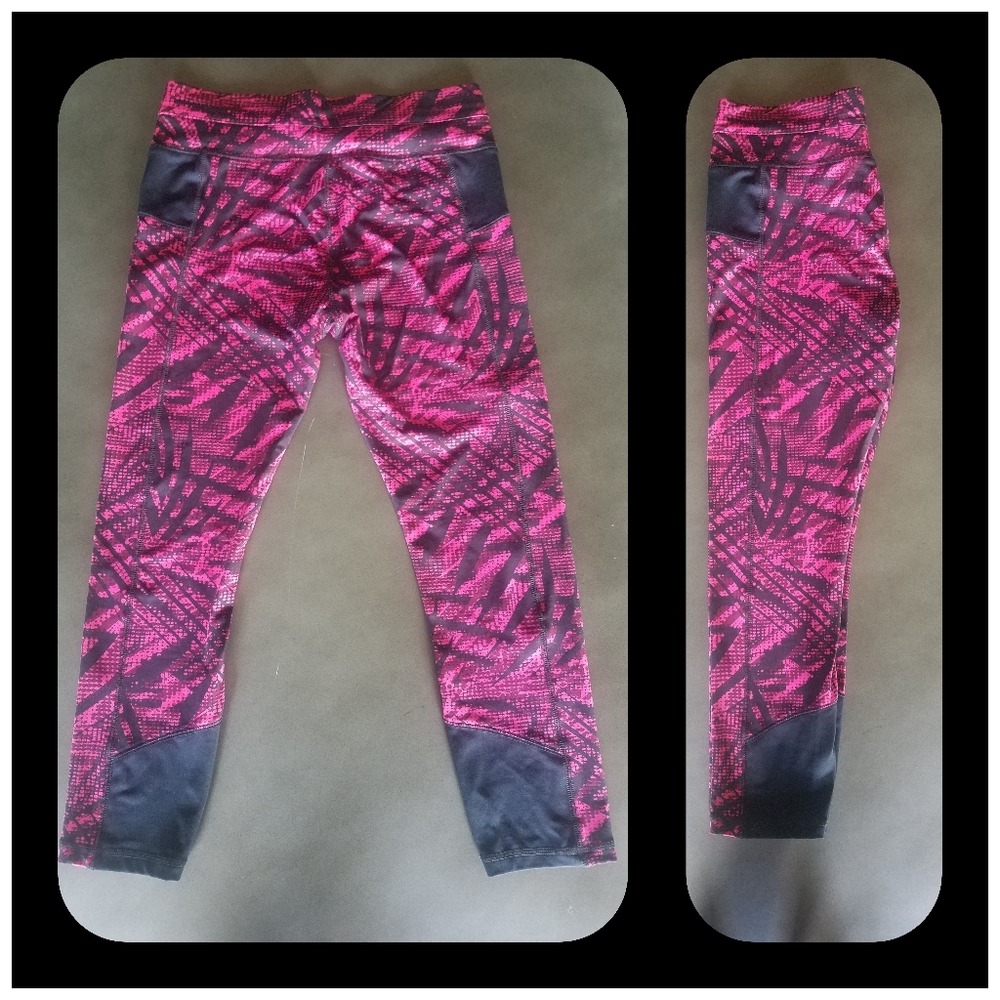 NYandCompany: Stylish  Sporty Capri Leggings
